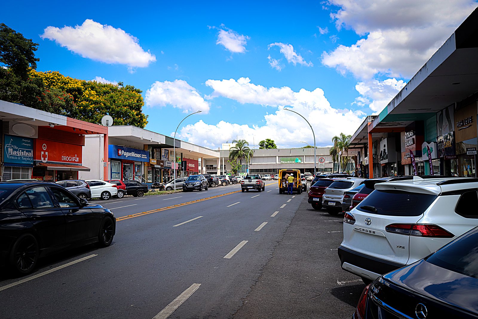 Comércio local da 308 Sul, em Brasília, onde a Everton Moda Masculina está desde 1991